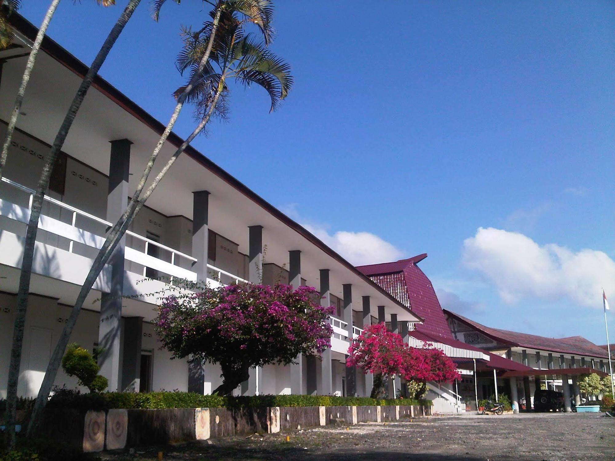 Patra Comfort Parapat Exterior photo